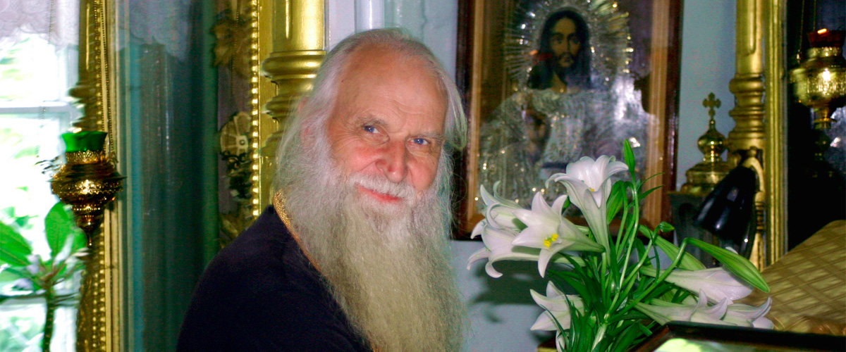 В 1987 году в возрасте 57 лет батюшка Николай принял священный сан